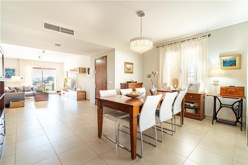 Elegantes Einfamilienhaus in der begehrten Wohngegend von Génova.