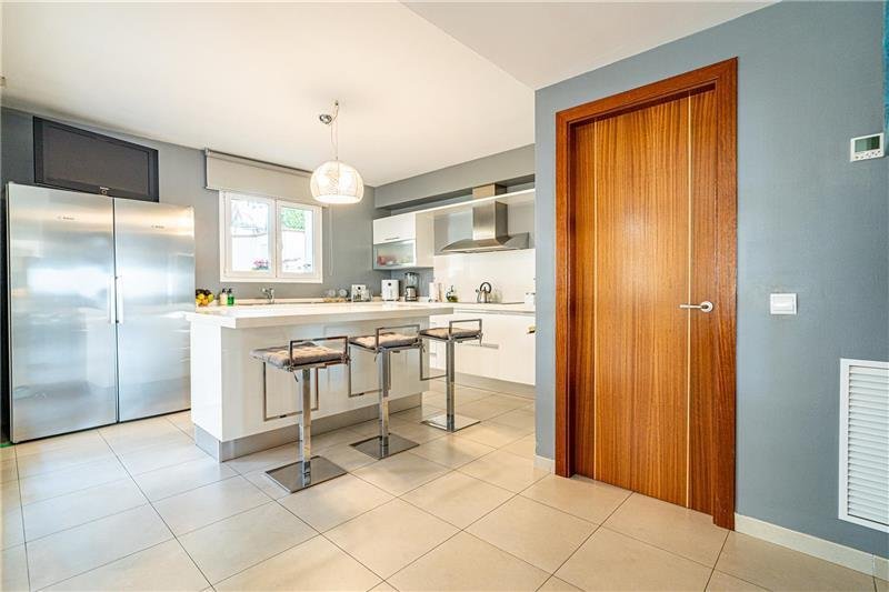 Elegantes Einfamilienhaus in der begehrten Wohngegend von Génova.