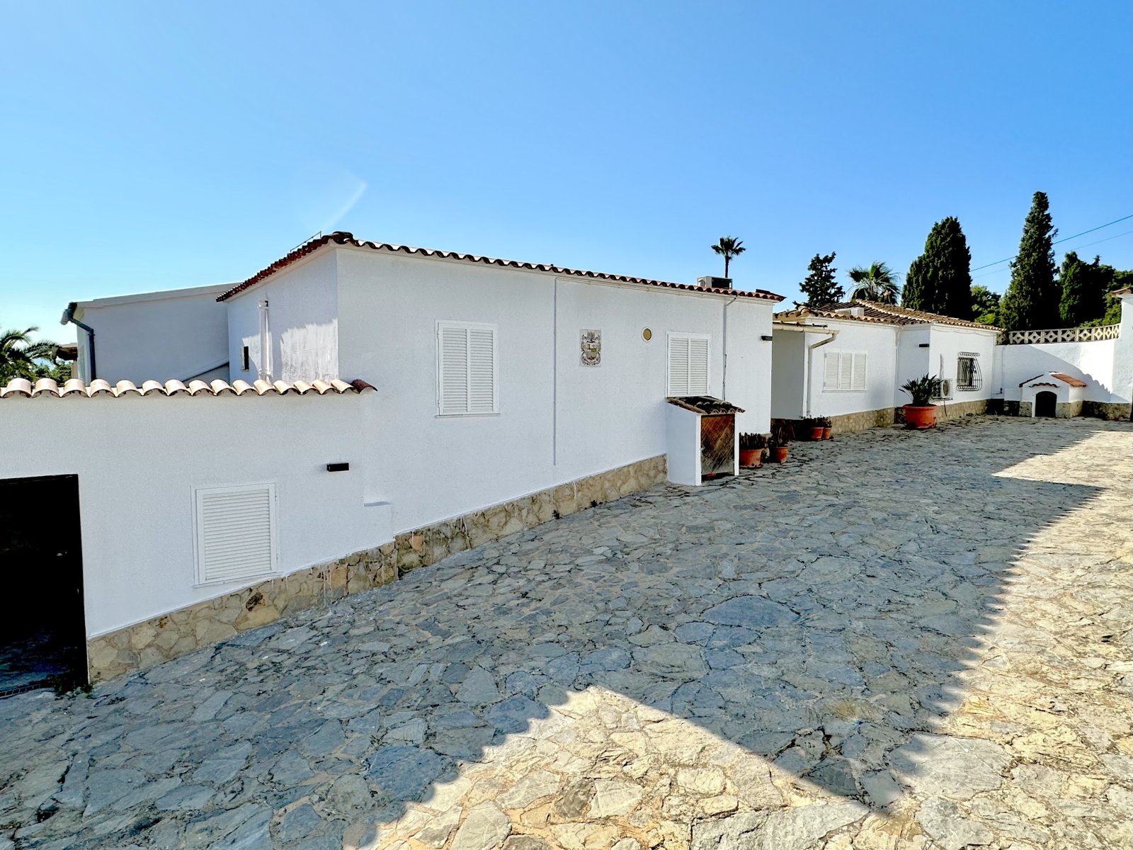 Architektonische Exzellenz mit Meerblick und Privatsphäre auf höchstem Niveau