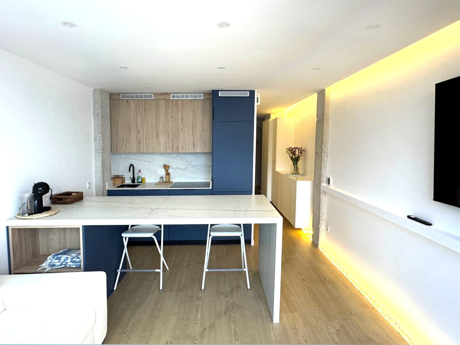 Modernisierte Wohnung mit Meerblick in exzellenter Lage