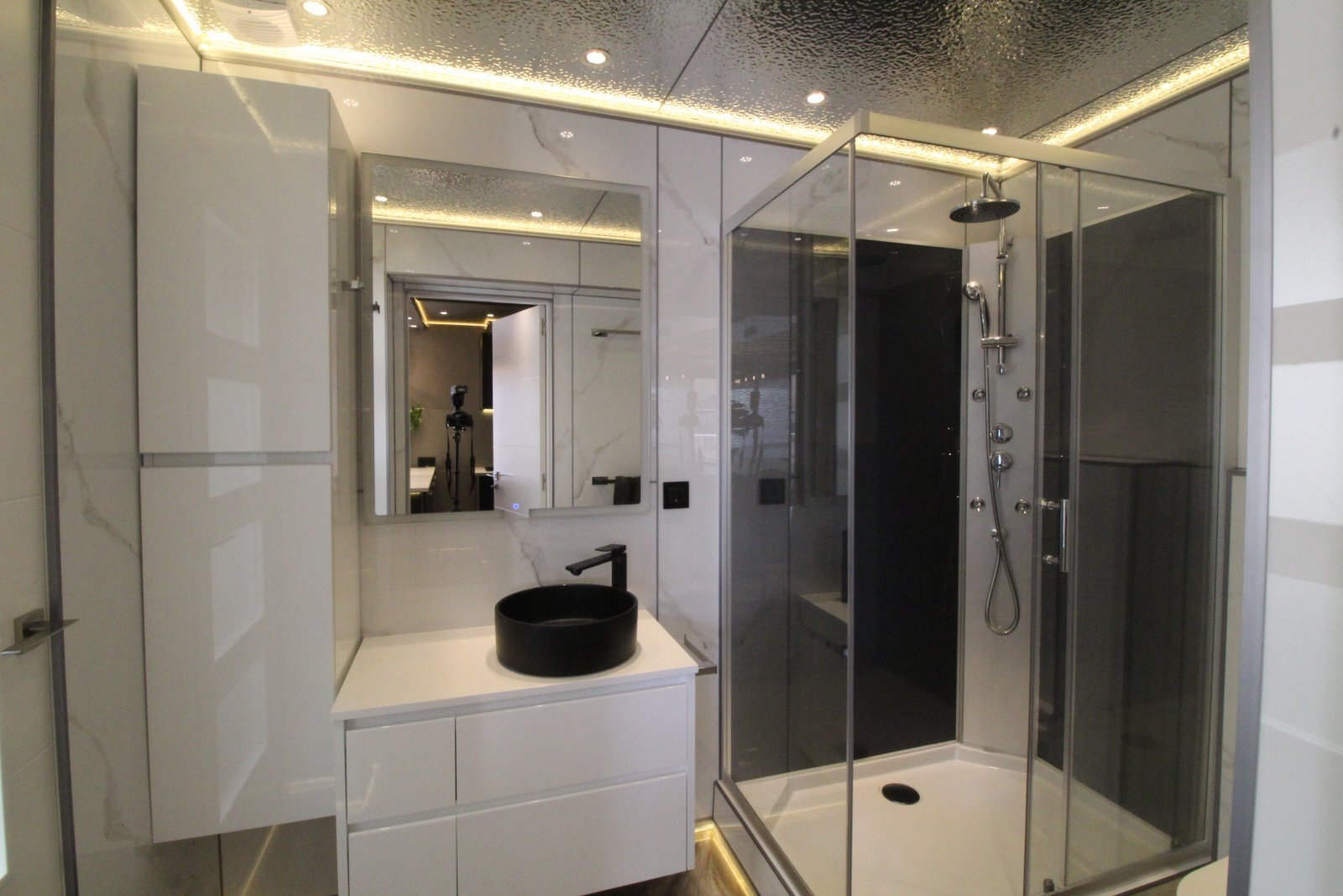 Traumhafte kernsanierte Duplex-Wohnung mit Meerblick und privater Dachterrasse