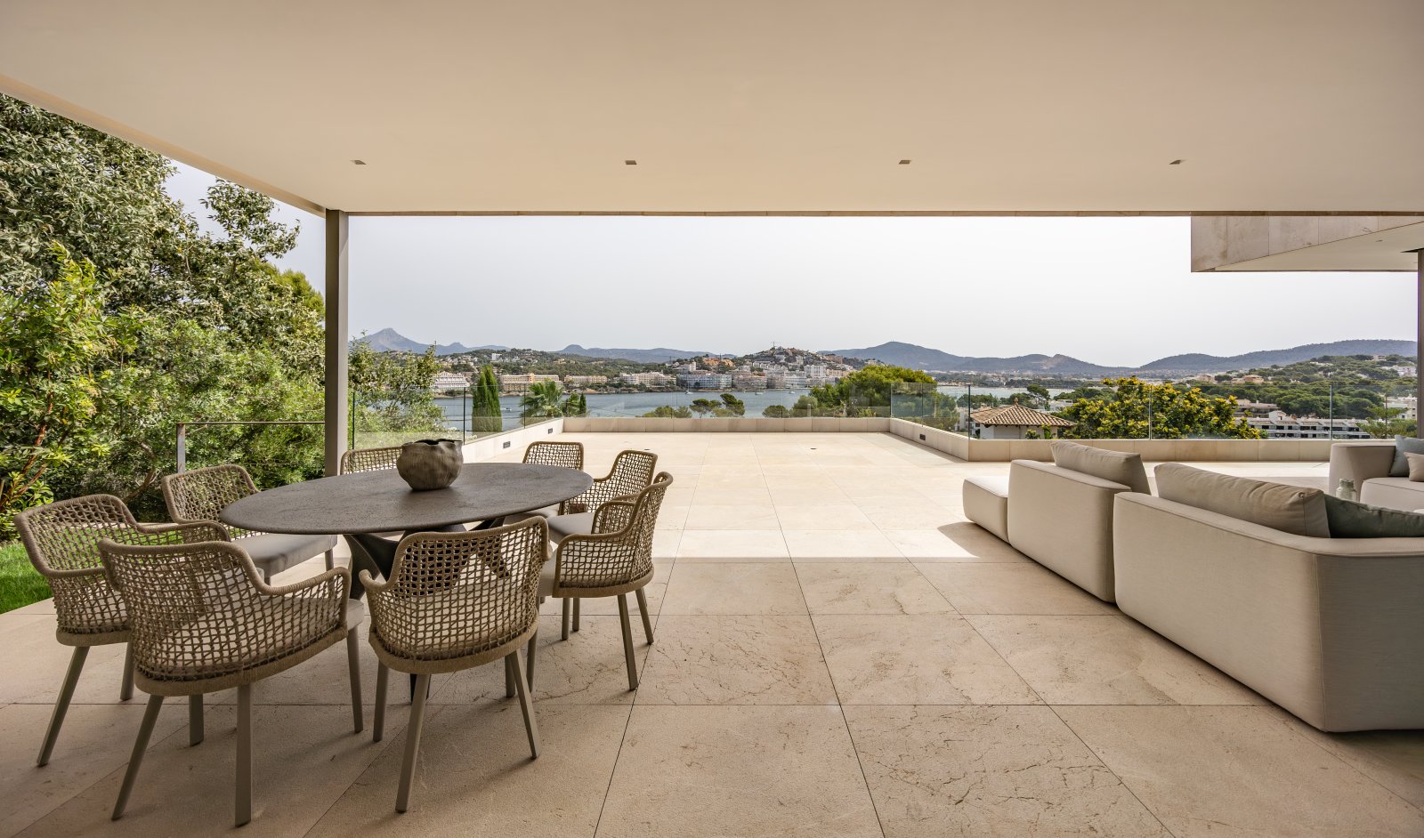Luxus Designer Villa mit atemberaubendem Meerblick