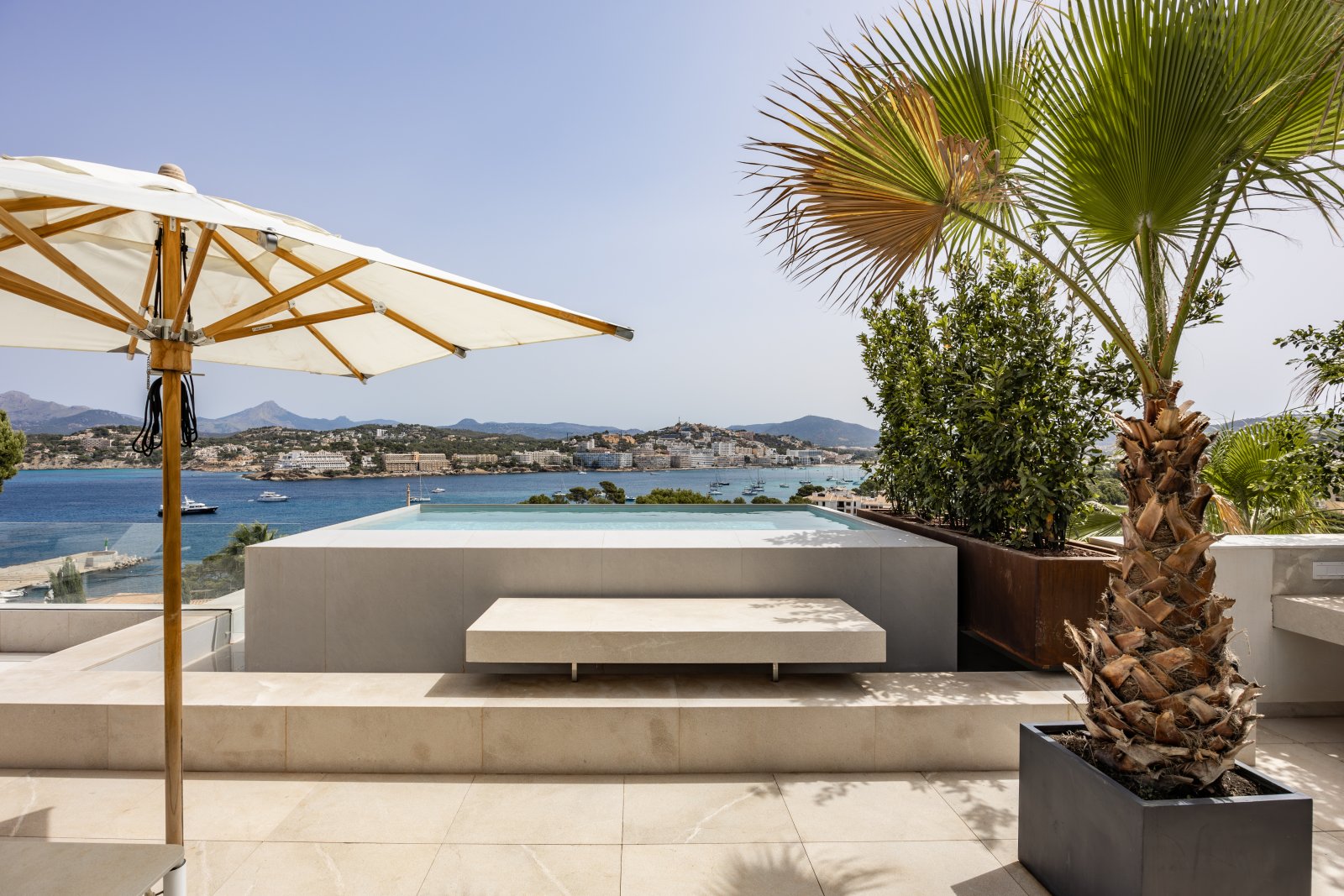 Luxus Designer Villa mit atemberaubendem Meerblick