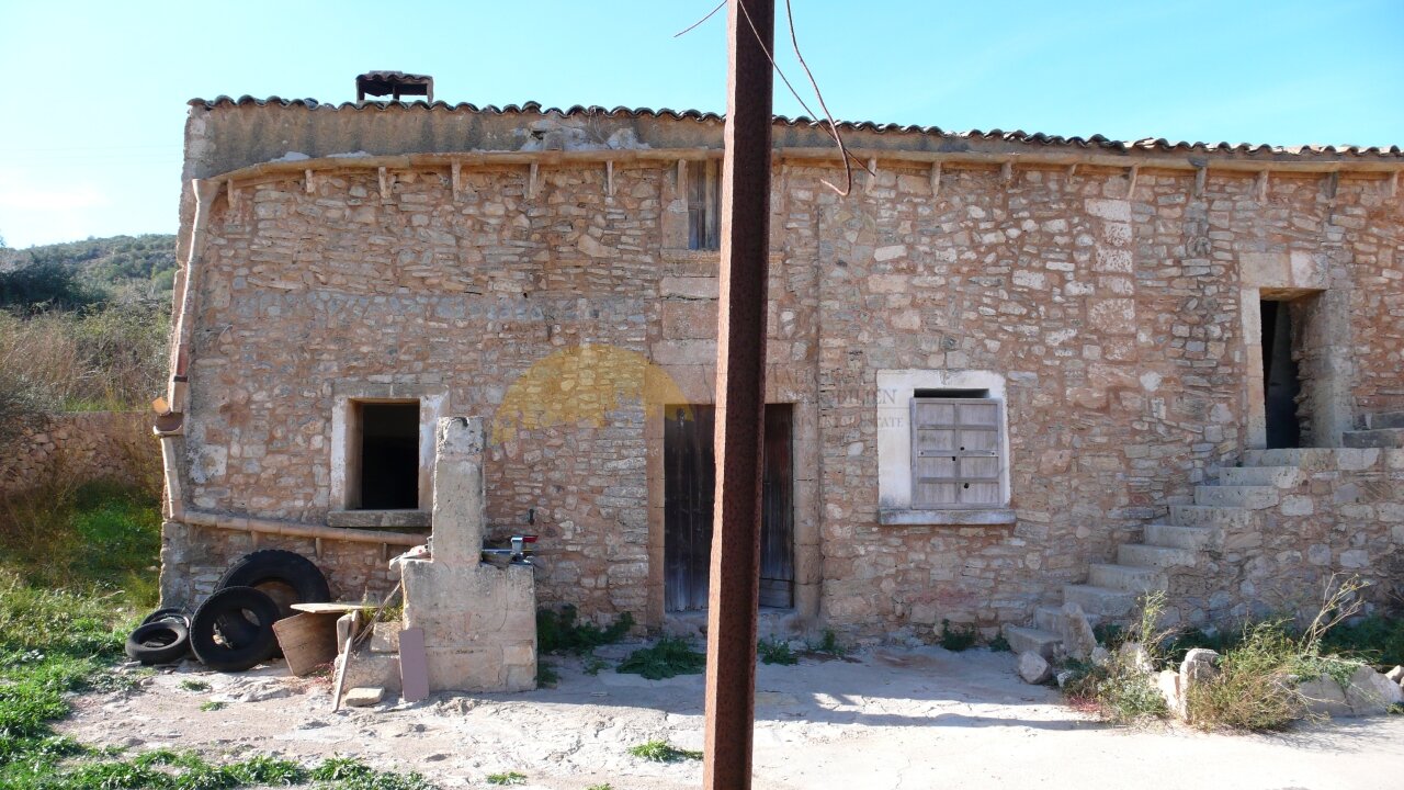 Authentisches mallorquinisches Landhaus mit Weitblick und großem Potenzial