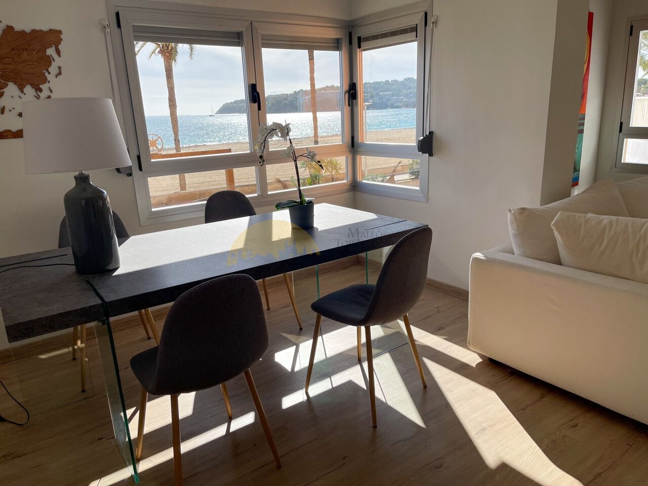 Exklusives Strandapartment mit spektakulärem Meerblick  Modernes Wohnen in direkter Meereslage – bezugsfertig und stilvoll renoviert