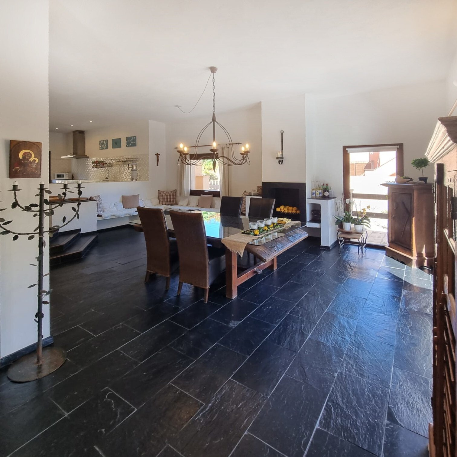 Exklusive Villa mit Meerblick und großzügigem Grundstück