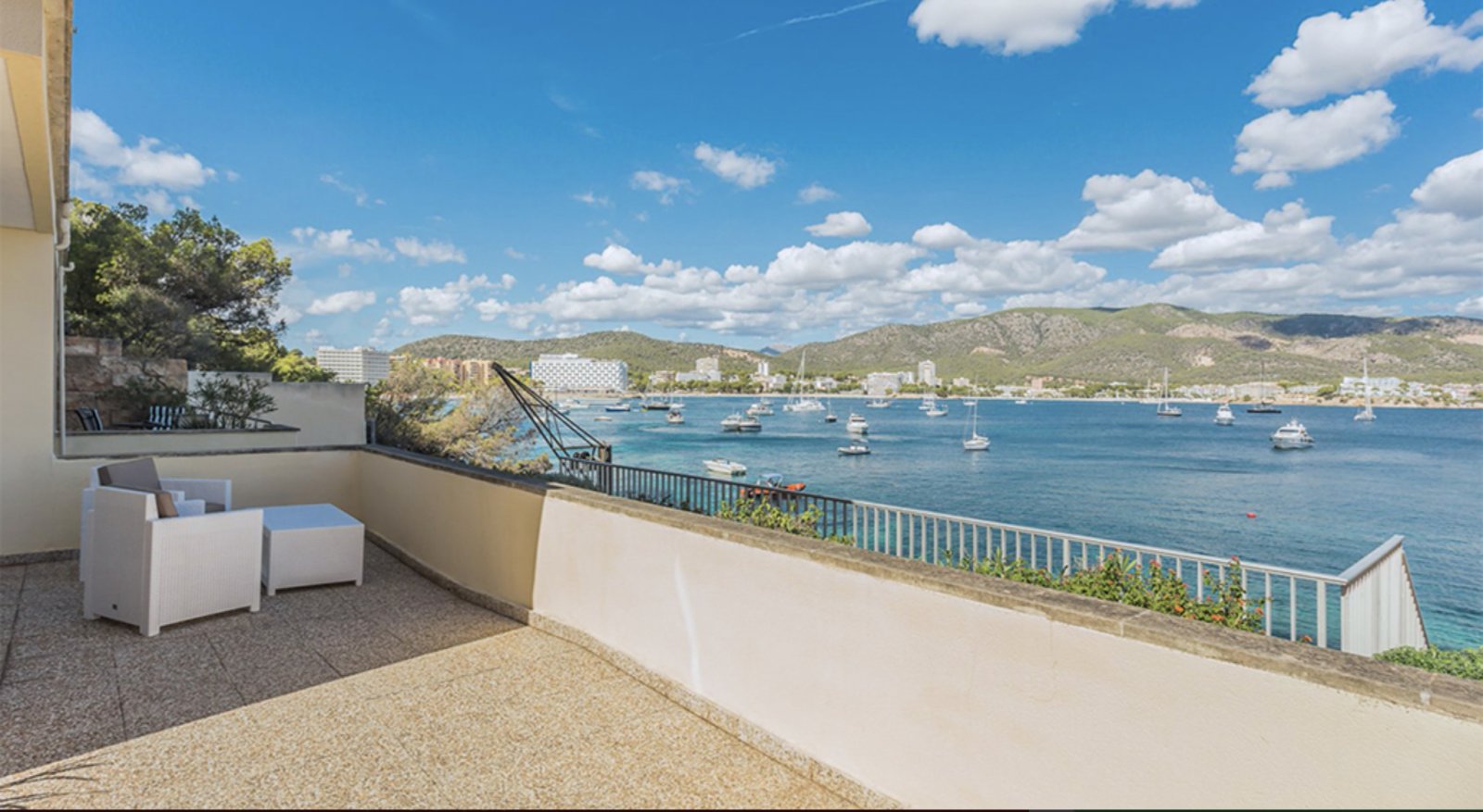 Exklusive Meerblick-Wohnung in erster Linie – Ihr Rückzugsort mit mediterranem Flair