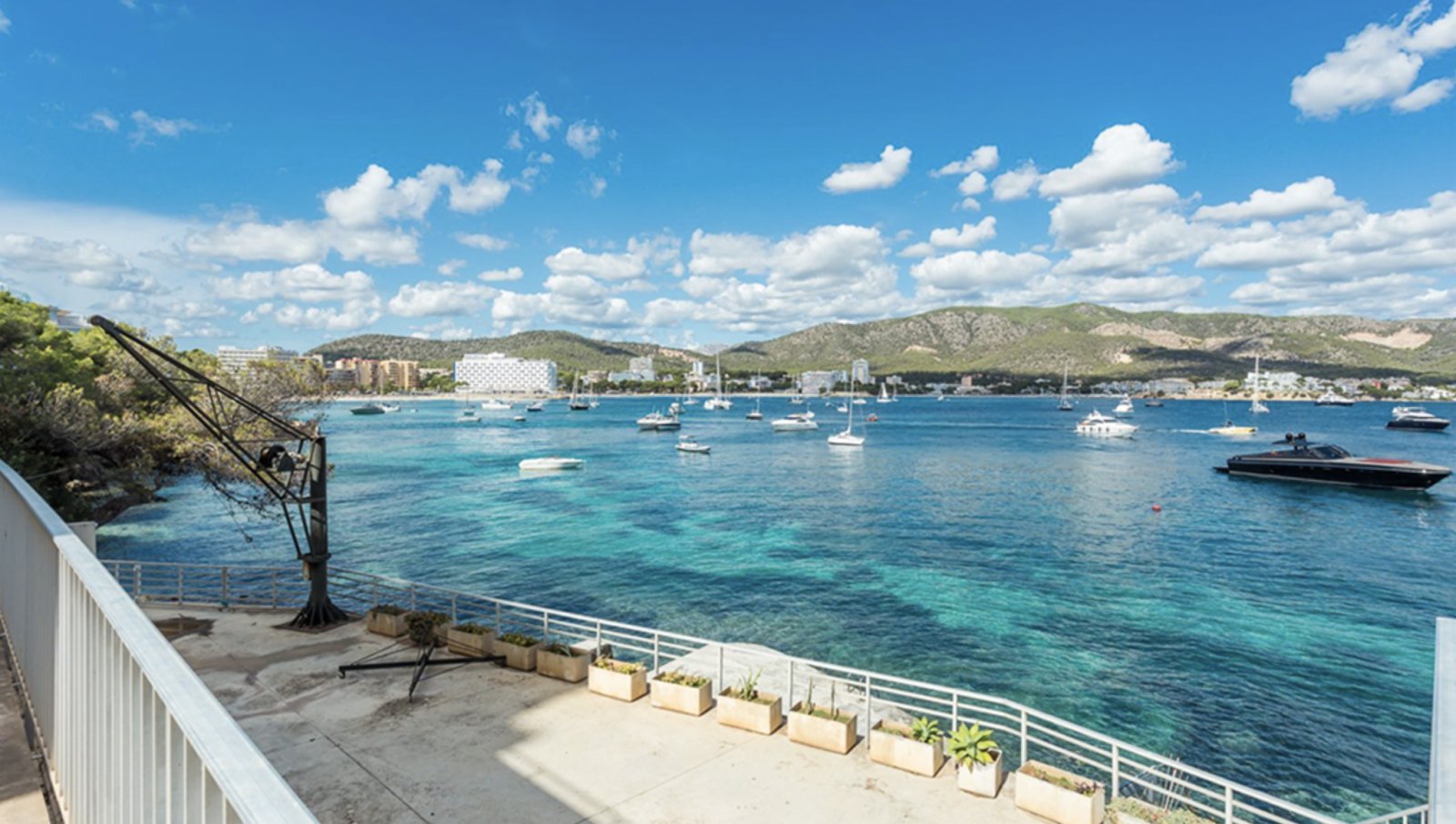 Exklusive Meerblick-Wohnung in erster Linie – Ihr Rückzugsort mit mediterranem Flair