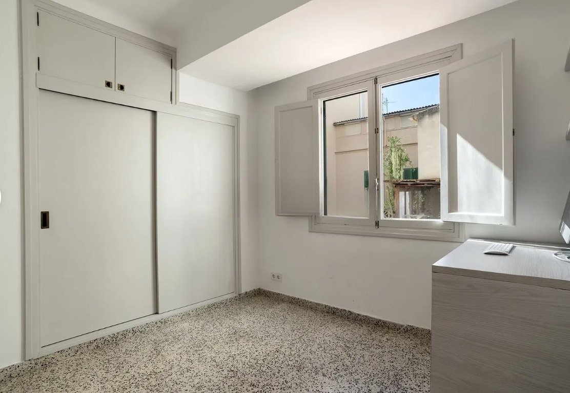 Moderne Wohnung mit 4 Schlafzimmer und Ladenlokal