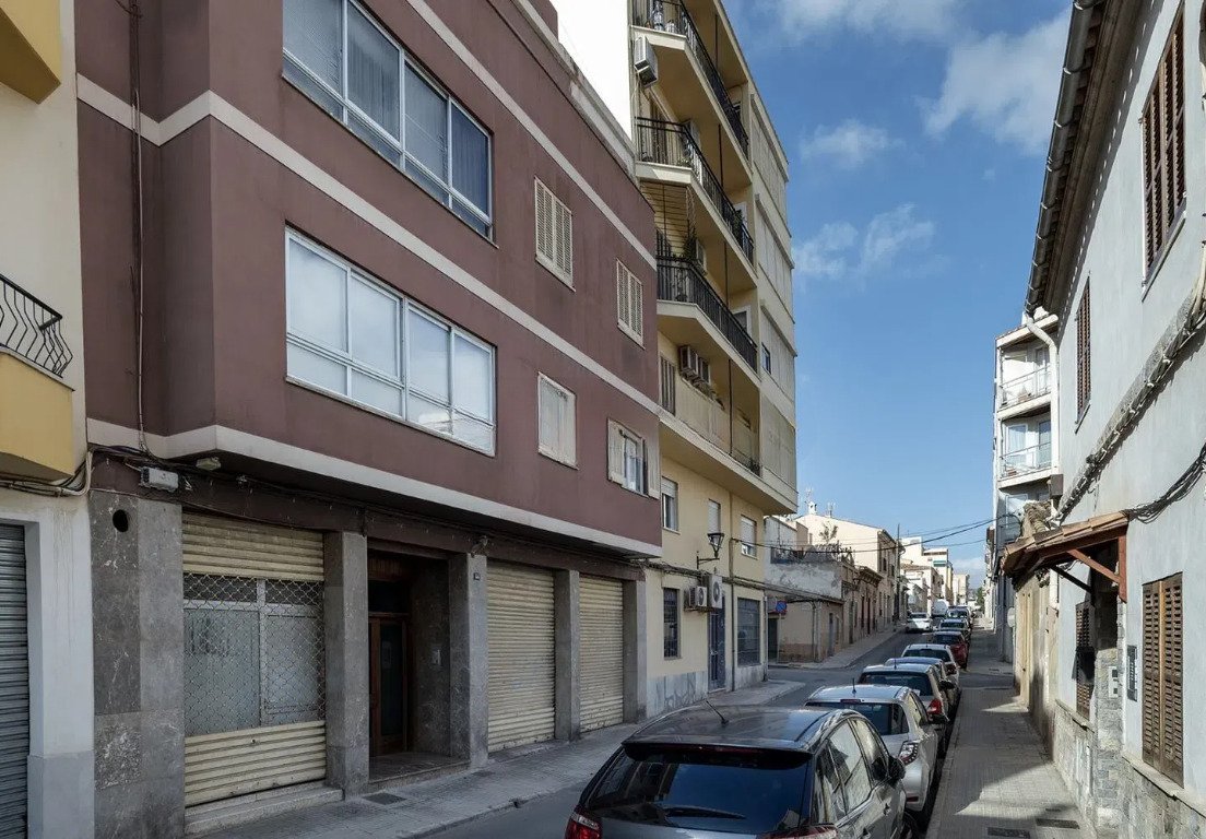 Moderne Wohnung mit 4 Schlafzimmer und Ladenlokal