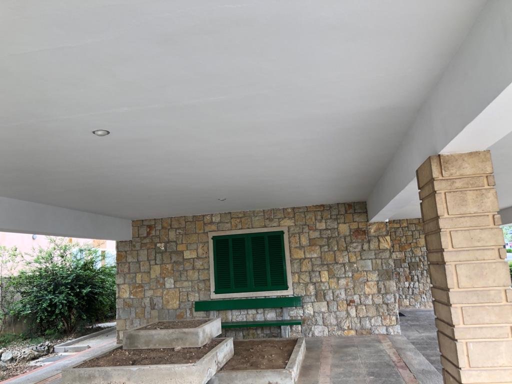 Exklusives Anwesen mit Großzügigem Außenbereich – Nur Wenige Schritte vom Strand Entfernt