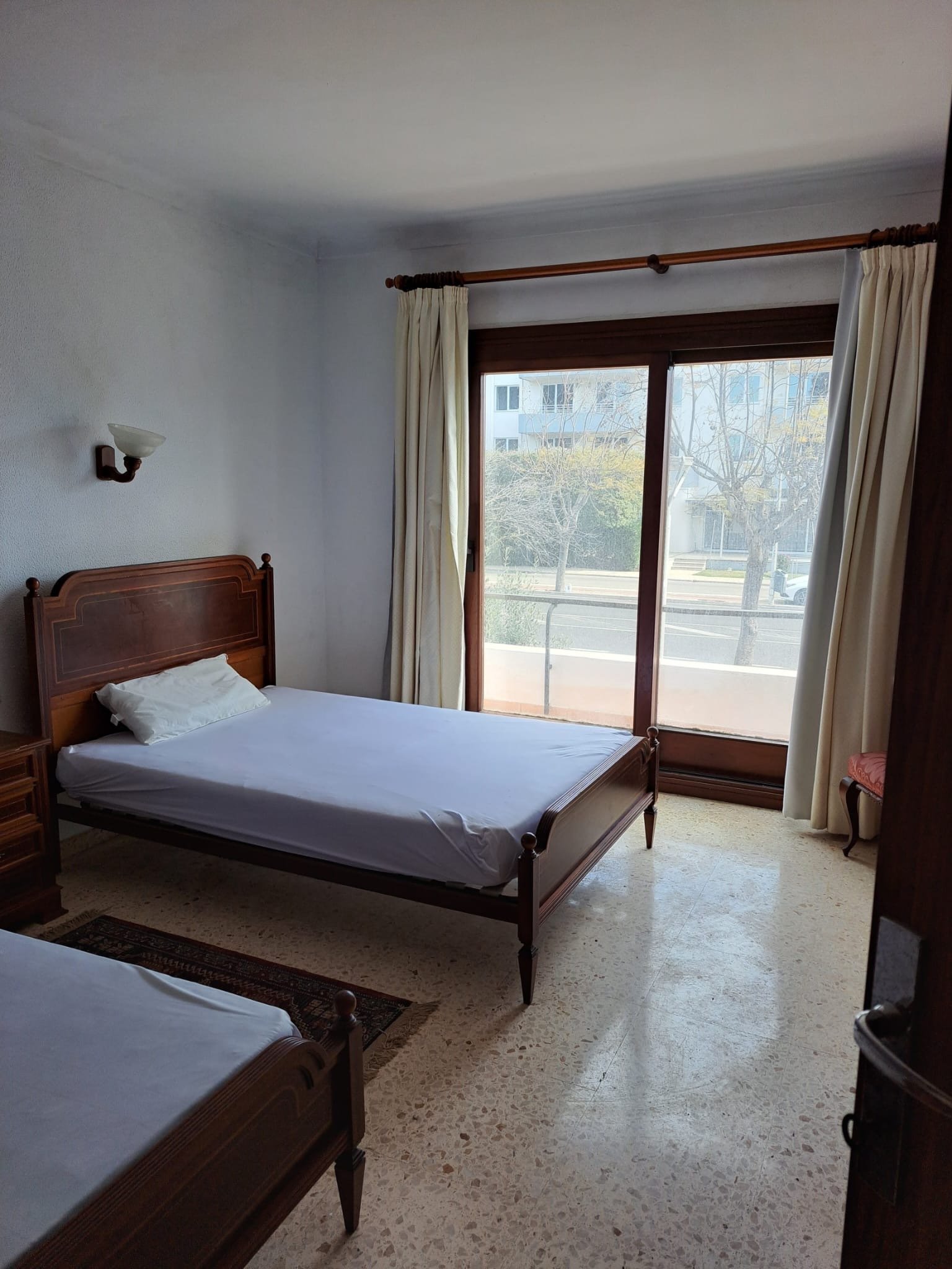 Exklusives Anwesen mit Großzügigem Außenbereich – Nur Wenige Schritte vom Strand Entfernt