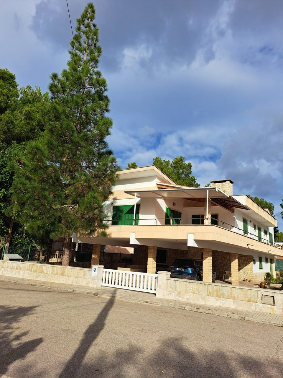 Exklusives Anwesen mit Großzügigem Außenbereich – Nur Wenige Schritte vom Strand Entfernt