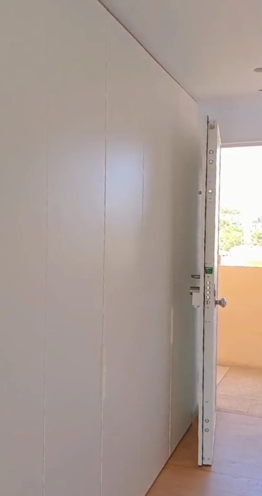 Eingang mit Sicherheitstür Eingang mit Sicherheitstür