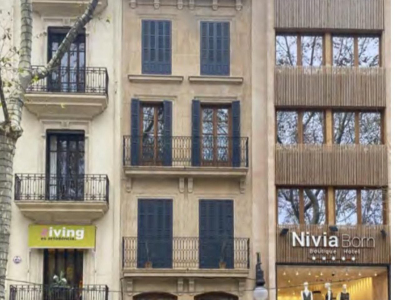 Klassische Gründerzeitarchitektur mit harmonischer Fenstergestaltung und repräsentativen Balkonen