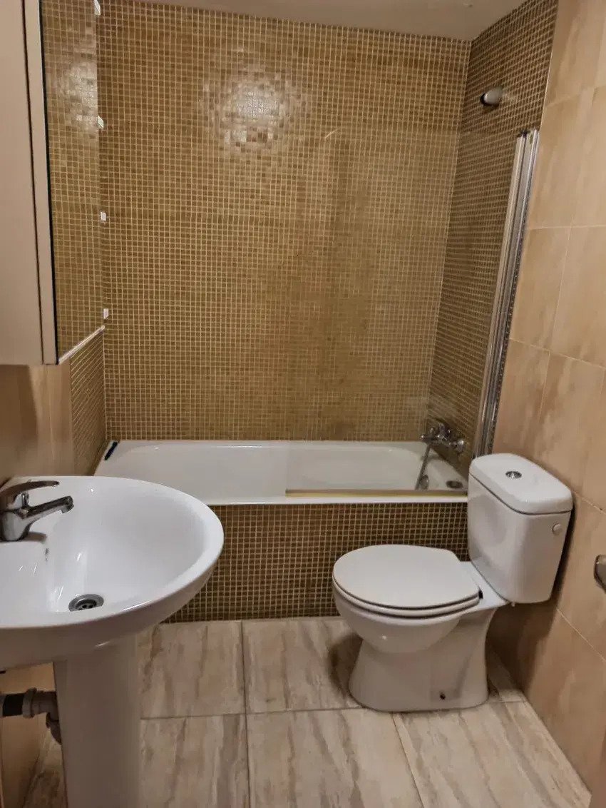 Modernes Badezimmer mit hochwertiger Ausstattung und durchdachtem Sanitärkonzept