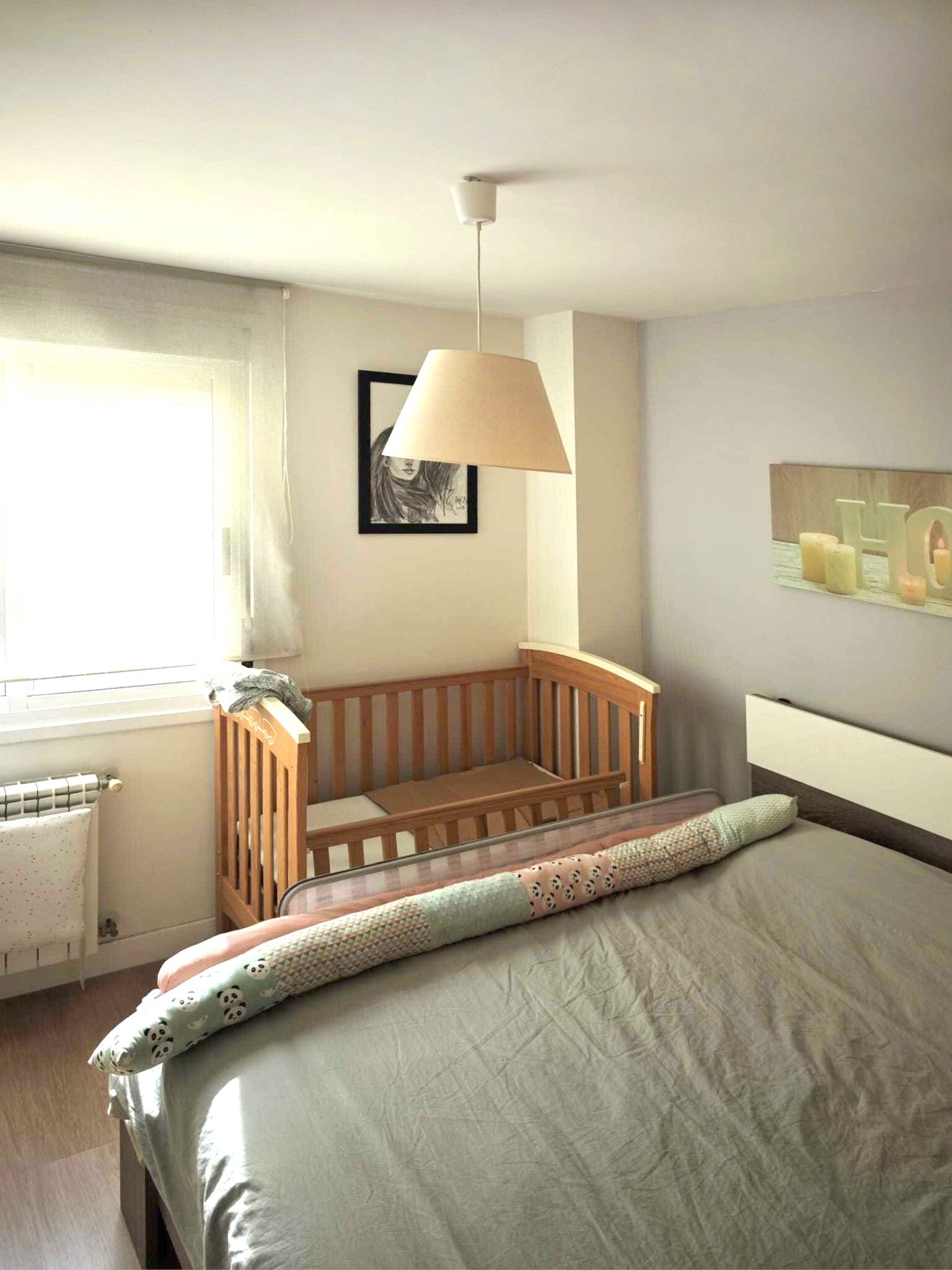 Elternschlafzimmer mit integriertem Babyzimmer und optimaler Raumnutzung