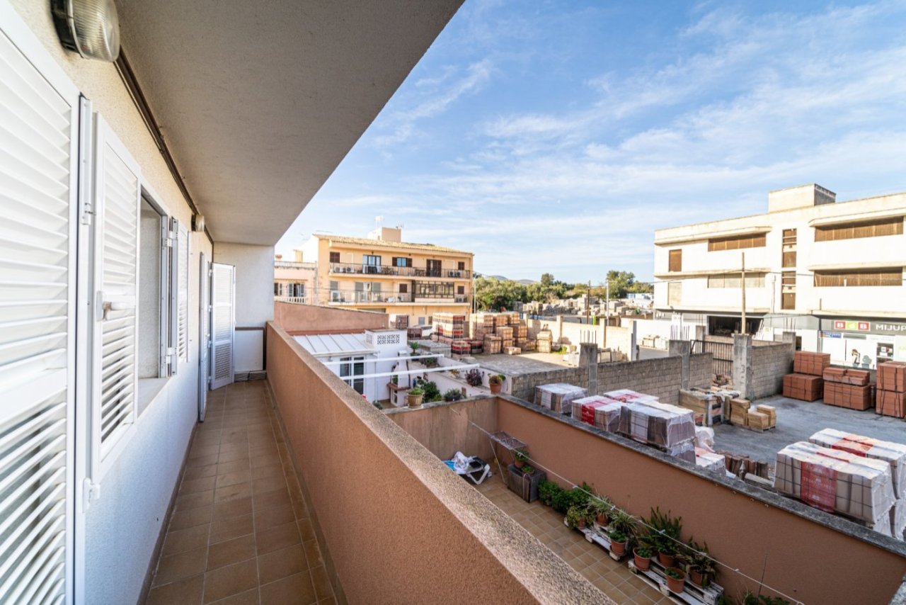 Balkon mit unverbaubarem Fernblick und großzügiger Tiefenentwicklung