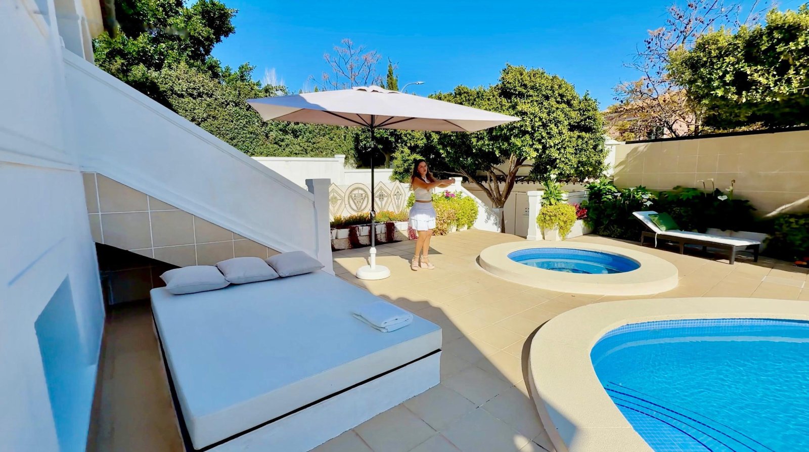Pool und Jacuzzi Pool und Jacuzzi