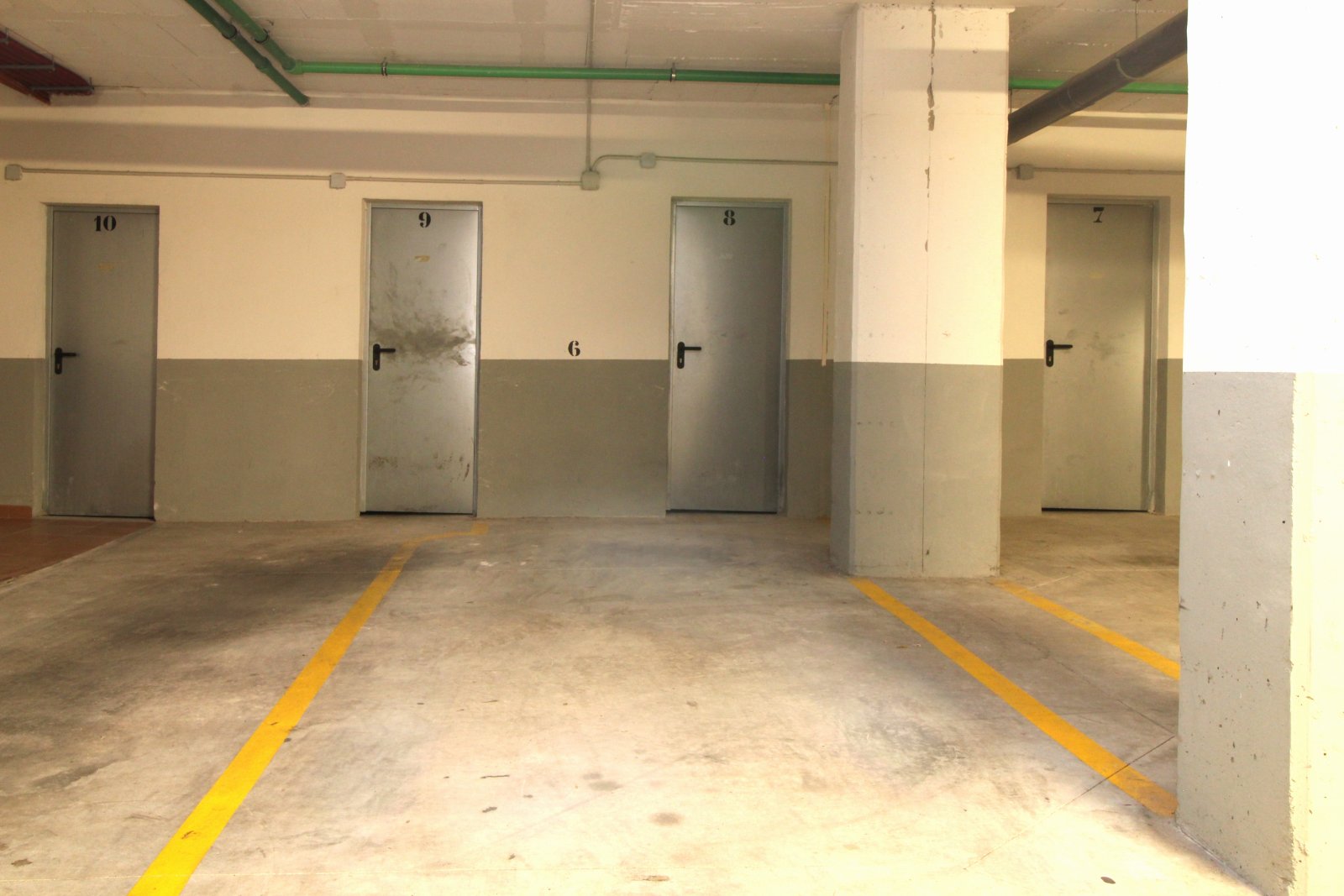 Tiefgarage mit Abstellraum Tiefgarage mit Abstellraum