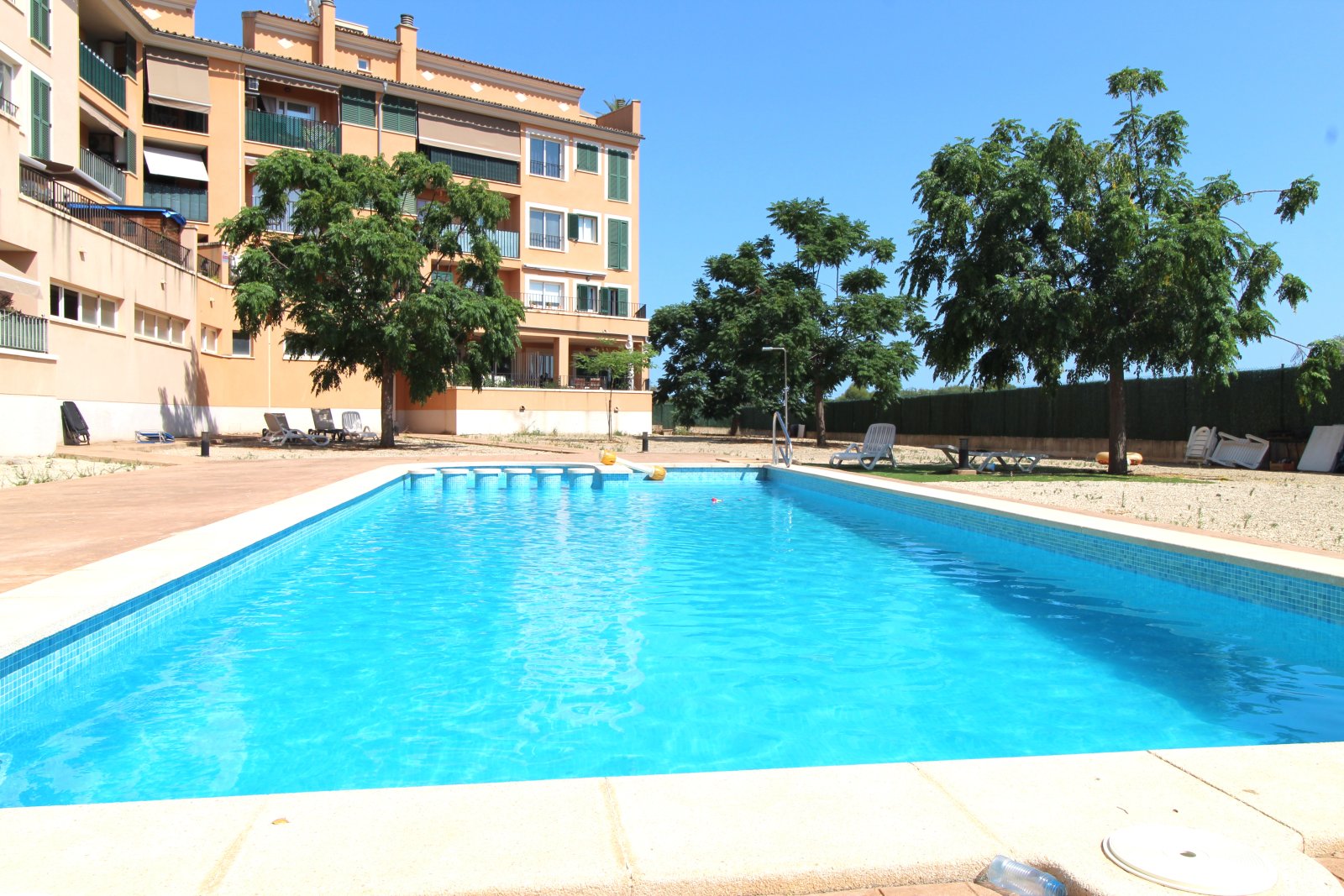 Anlage mit Pool Anlage mit Pool
