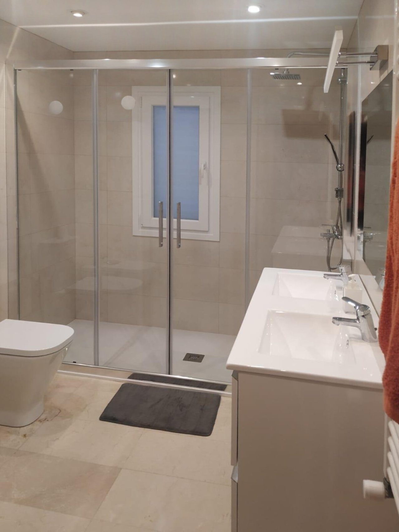 Bad + Dusche Bad + Dusche
