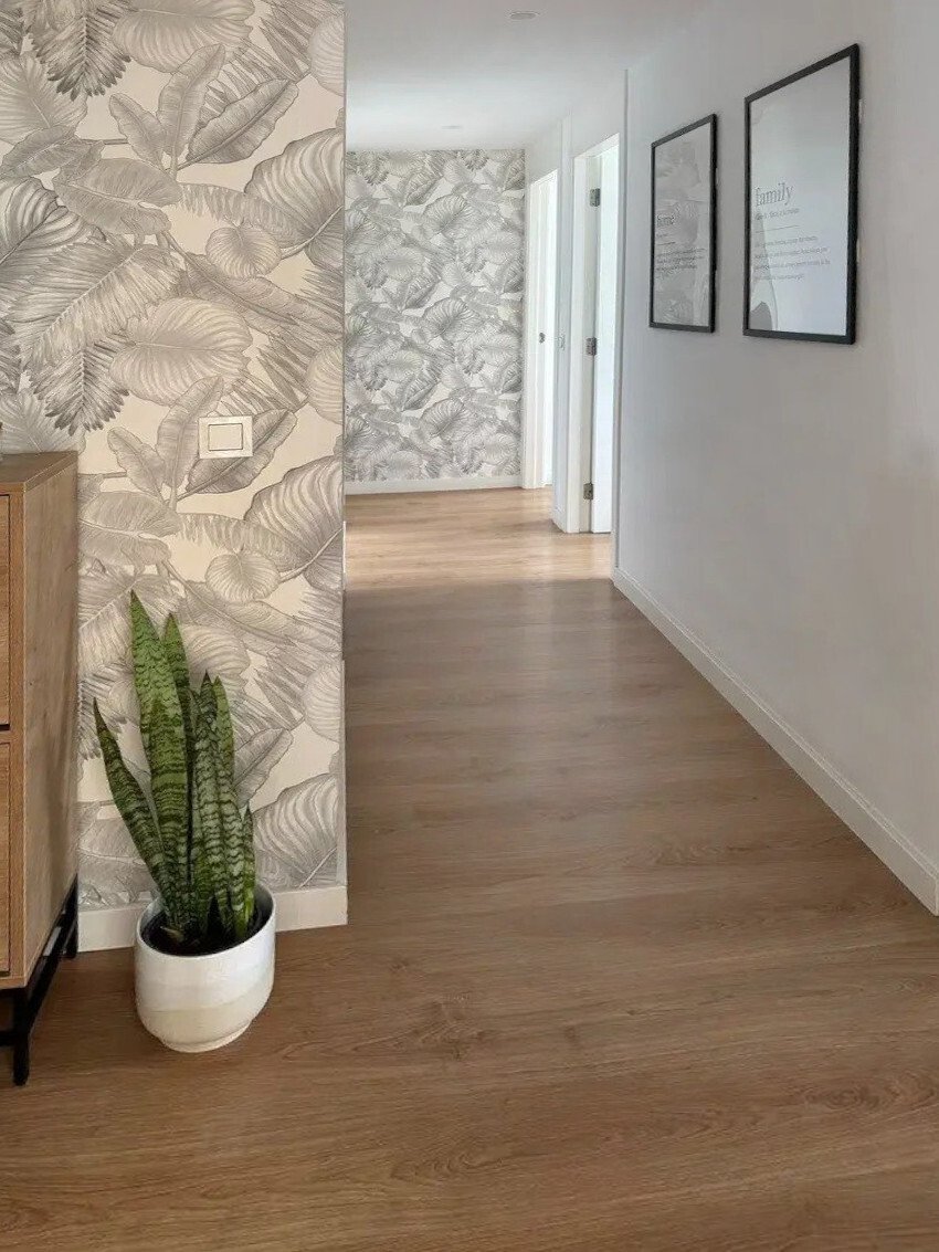 Heller Flurbereich mit optimaler Raumverbindung und hochwertigen Bodenbelägen Heller Flurbereich mit optimaler Raumverbindung und hochwertigen Bodenbelägen