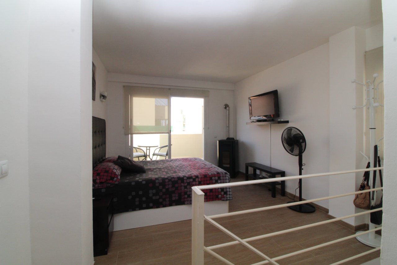 Helles Schlafzimmer mit Balkonzugang und flexiblem Raumangebot Helles Schlafzimmer mit Balkonzugang und flexiblem Raumangebot