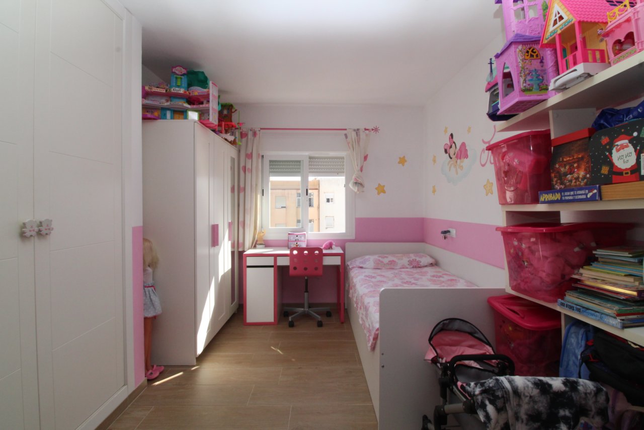 Kinderzimmer mit intelligenter Raumaufteilung – Schlaf-, Lern- und Stauraum optimal kombiniert Kinderzimmer mit intelligenter Raumaufteilung – Schlaf-, Lern- und Stauraum optimal kombiniert