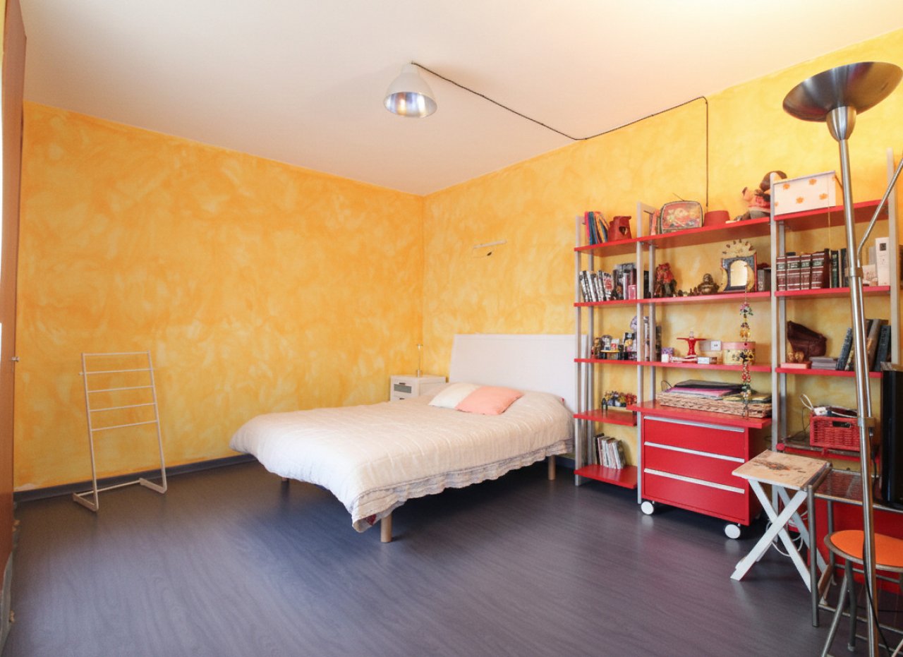 Kinderzimmer mit durchdachtem Raumangebot und modernem Bodenbelag Kinderzimmer mit durchdachtem Raumangebot und modernem Bodenbelag