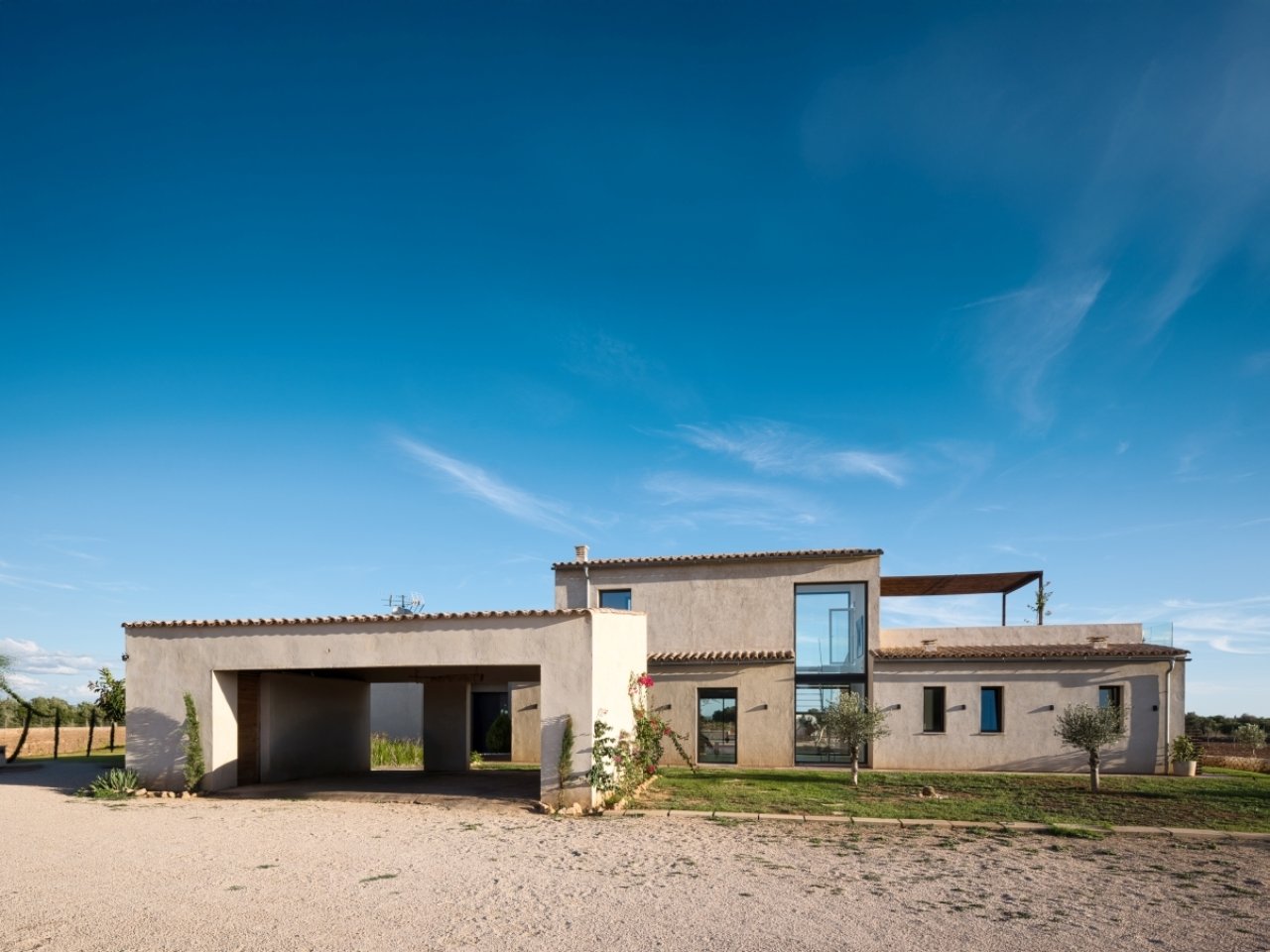 Modernes Landhaus mit durchdachtem Raumkonzept und eleganter Architektursprache