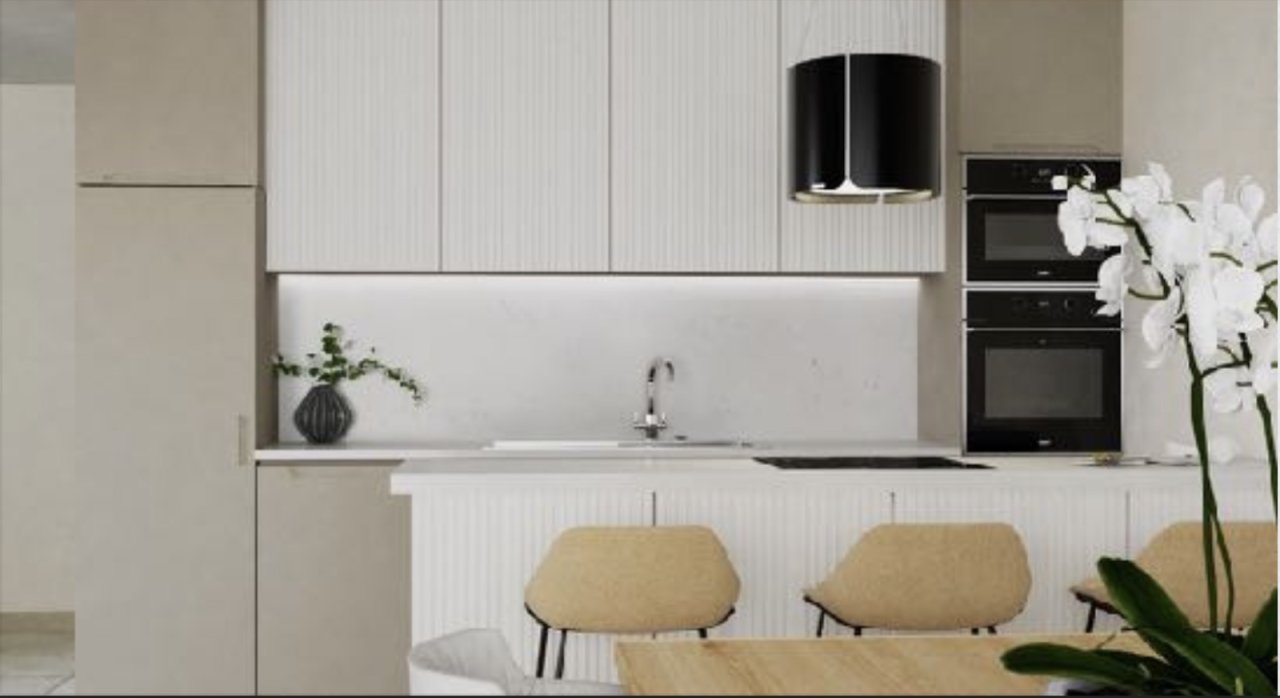 Moderne Küche mit integrierter Kochinsel und hochwertigen Einbaugeräten Moderne Küche mit integrierter Kochinsel und hochwertigen Einbaugeräten