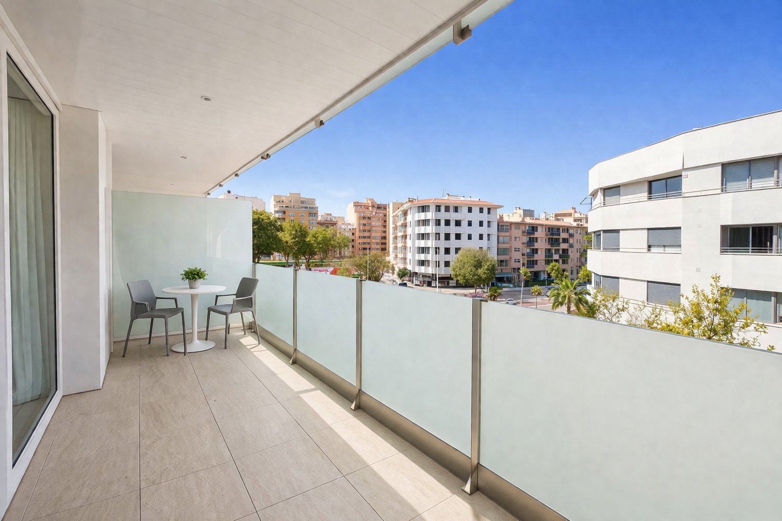 Lichtdurchflutetes Wohnen auf höchstem Niveau mitten in Palma mit Pool 
