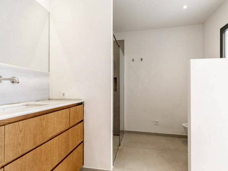 Modernes Badezimmer mit praktischer Raumaufteilung und hochwertiger Ausstattung Modernes Badezimmer mit praktischer Raumaufteilung und hochwertiger Ausstattung