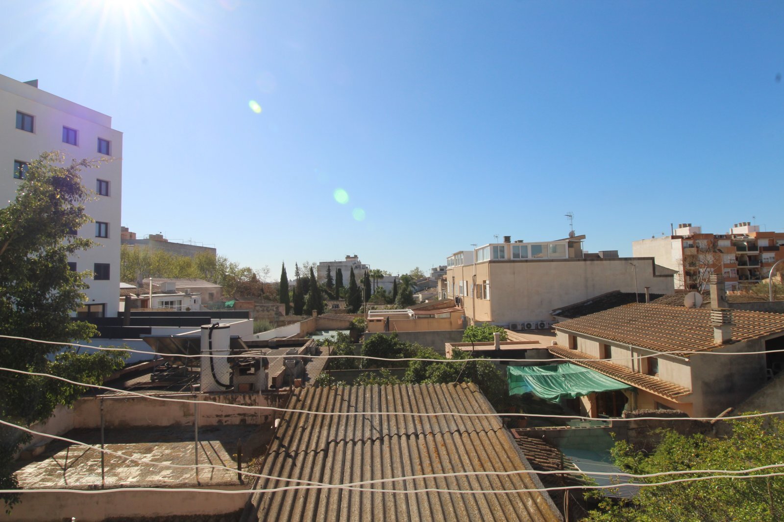 Dachterrasse mit unverbauten Fernblicken und freier Gestaltungsfläche Dachterrasse mit unverbauten Fernblicken und freier Gestaltungsfläche