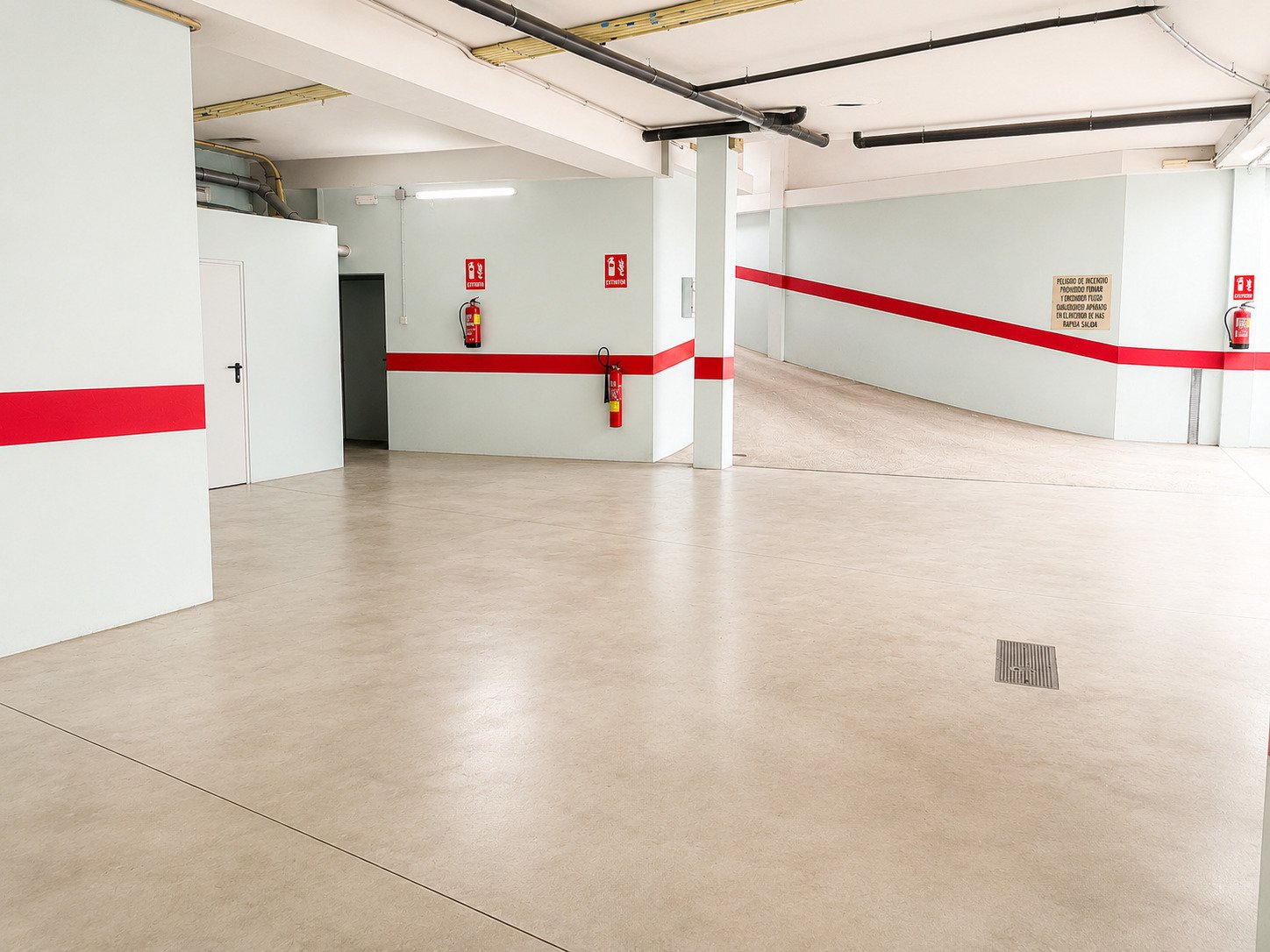 Flexibler Gewerbefläche mit offener Raumstruktur und professioneller Infrastruktur