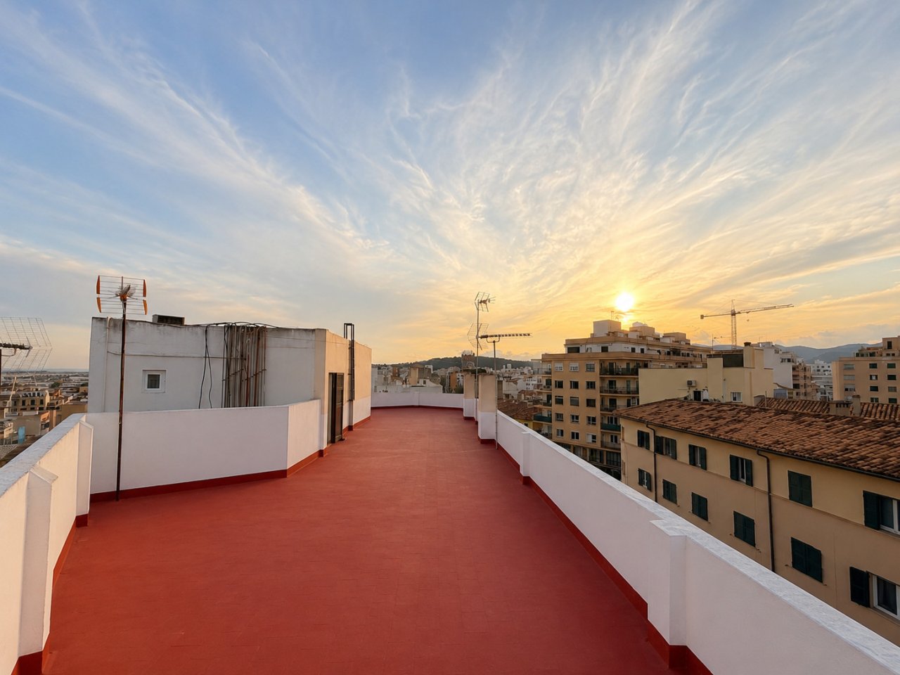 Dachterrasse mit unverbaubarem Panoramablick über die Stadt und das Meer