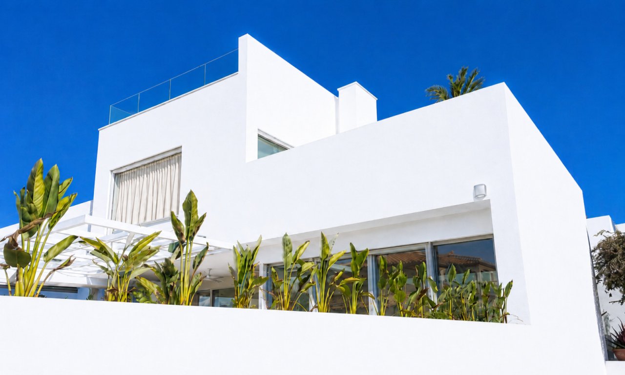 Moderne Architektur mit durchdachtem Raumkonzept – Dachterrasse mit Panoramablick und Geländer
