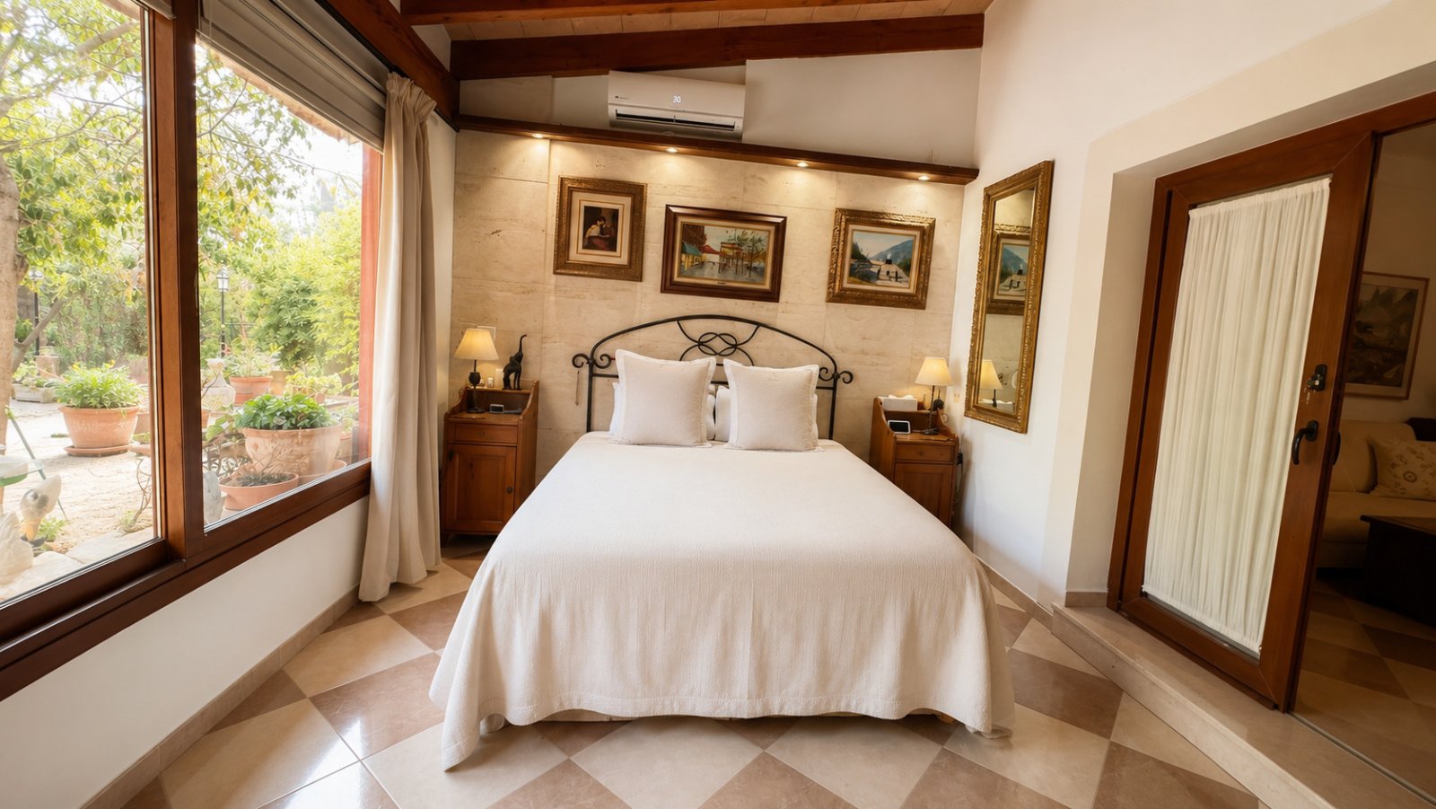 Komfortables Schlafzimmer mit Gartenblick, Klimaanlage und direktem Zugang zum Badezimmer Komfortables Schlafzimmer mit Gartenblick, Klimaanlage und direktem Zugang zum Badezimmer