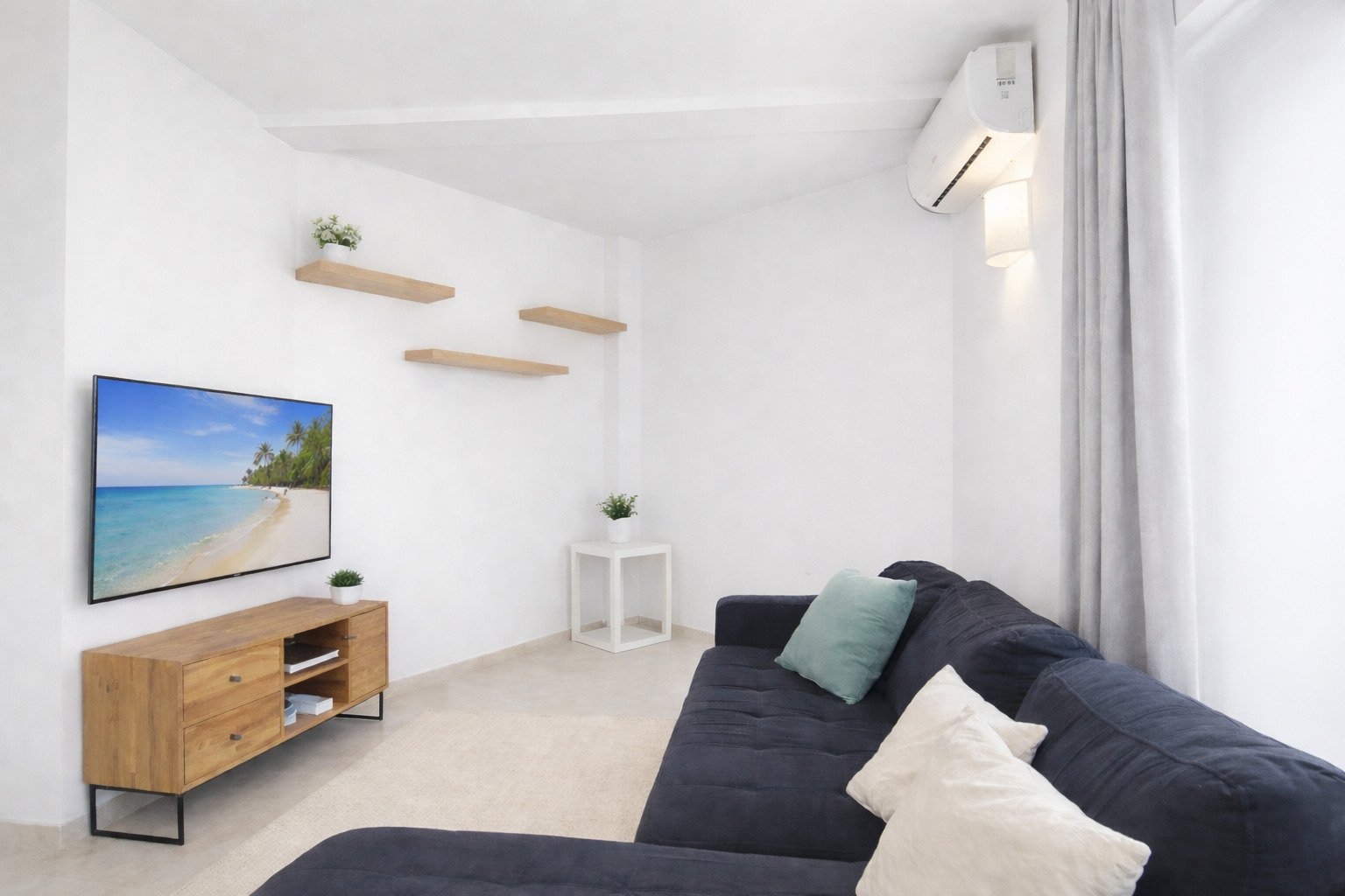 Modernes Wohnzimmer mit Klimaanlage und durchdachtem Raumkonzept Modernes Wohnzimmer mit Klimaanlage und durchdachtem Raumkonzept