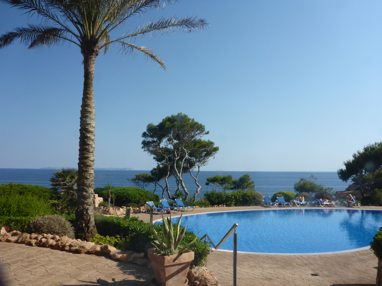 Auf der Terrasse Frühstücken mit Meerblick auf  die Insel Cabrera.  Auf der Terrasse Frühstücken mit Meerblick auf  die Insel Cabrera.