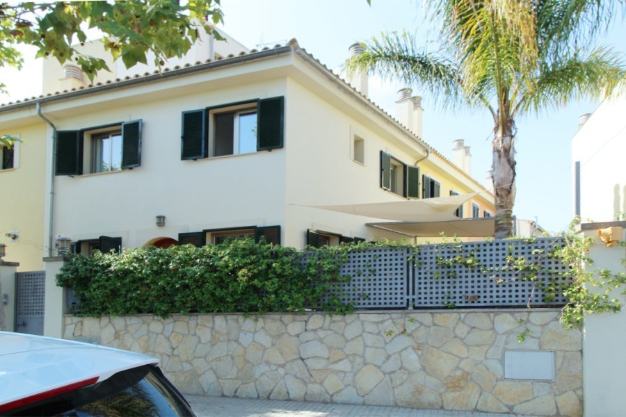 Palma. Neuwertiges Reihenendhaus  Palma. Neuwertiges Reihenendhaus