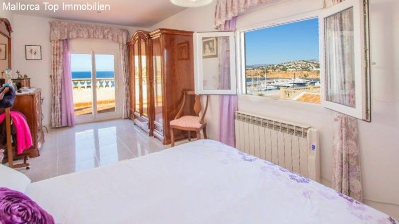 Hauptschlafzimmer mit Meerblick und direkter Balkonanbindung Hauptschlafzimmer mit Meerblick und direkter Balkonanbindung