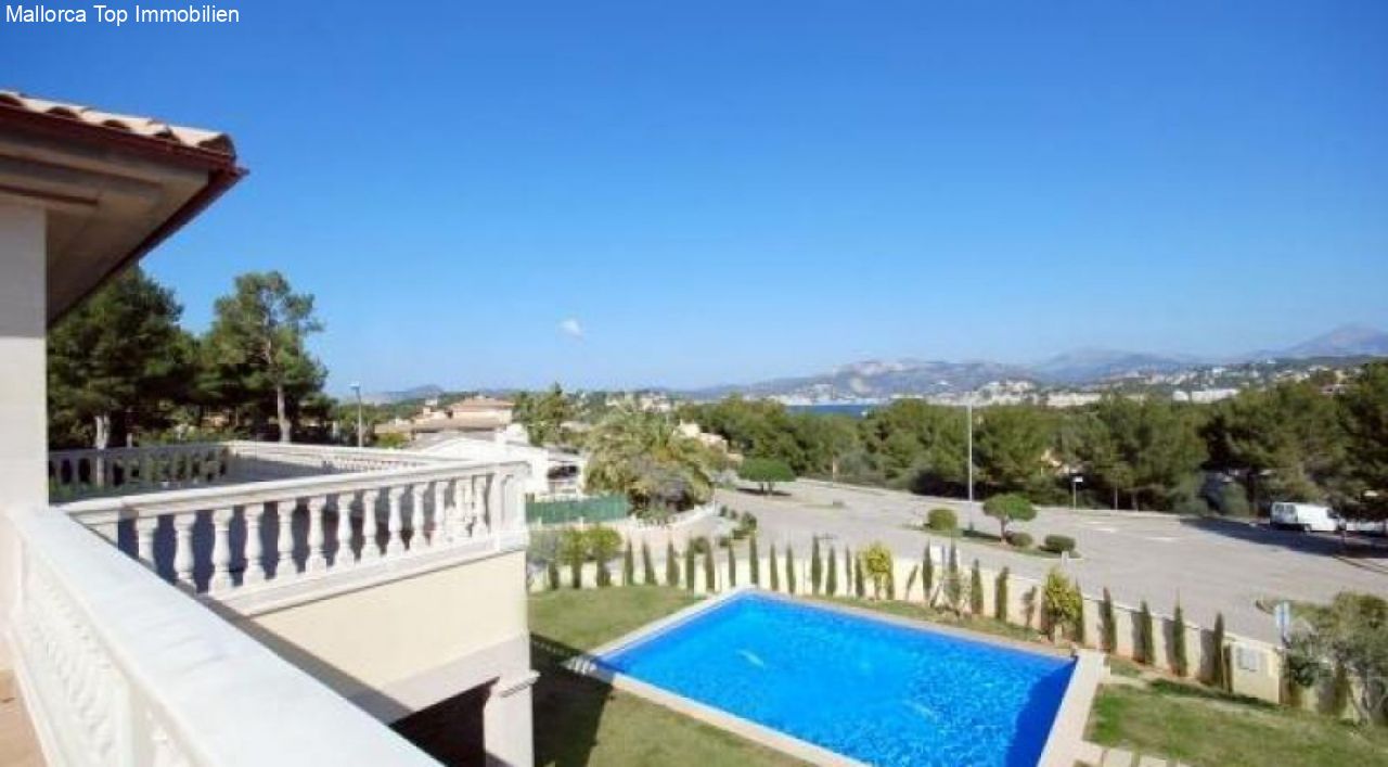 Panoramaterrasse mit Meerblick und privatem Poolbereich Panoramaterrasse mit Meerblick und privatem Poolbereich