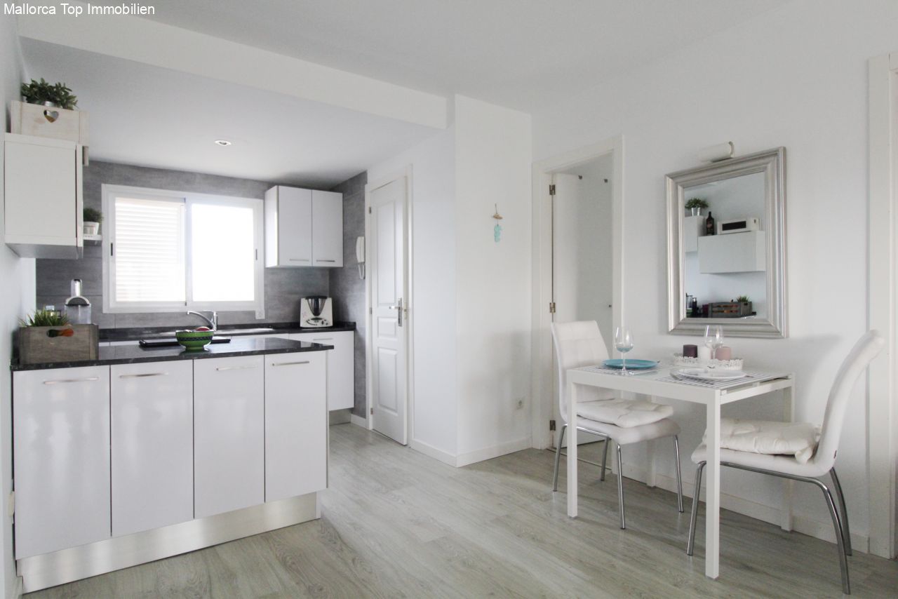 Moderne, helle Wohnung mit großer Terrasse und Gemeinschaftspool  Moderne, helle Wohnung mit großer Terrasse und Gemeinschaftspool