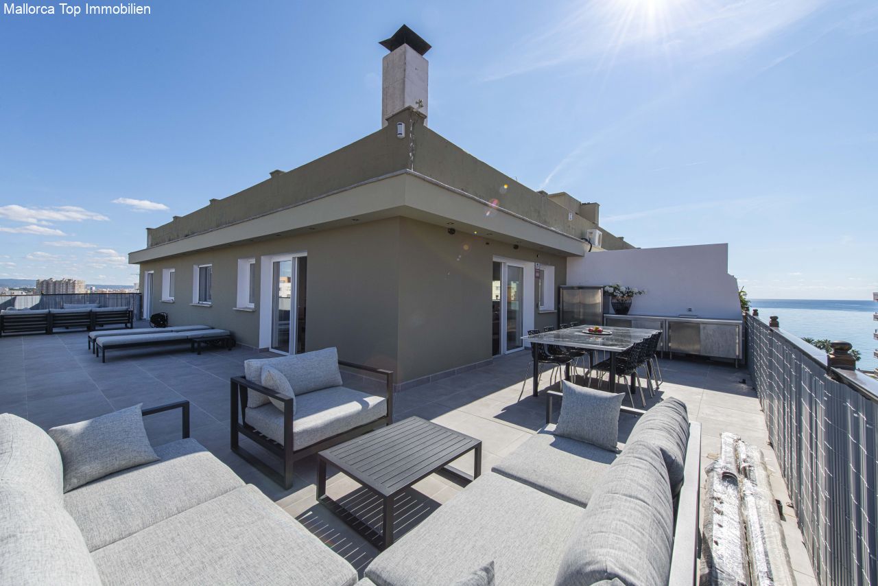 Dachterrasse mit integrierter Außenküche und Meerblick