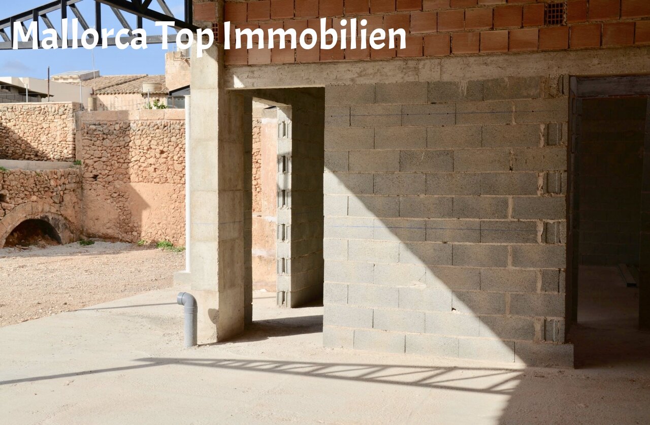 Rohbau mit offenen Durchgangsräumen und massiver Bausubstanz – Ideale Grundlage für flexible Raumkonzepte
