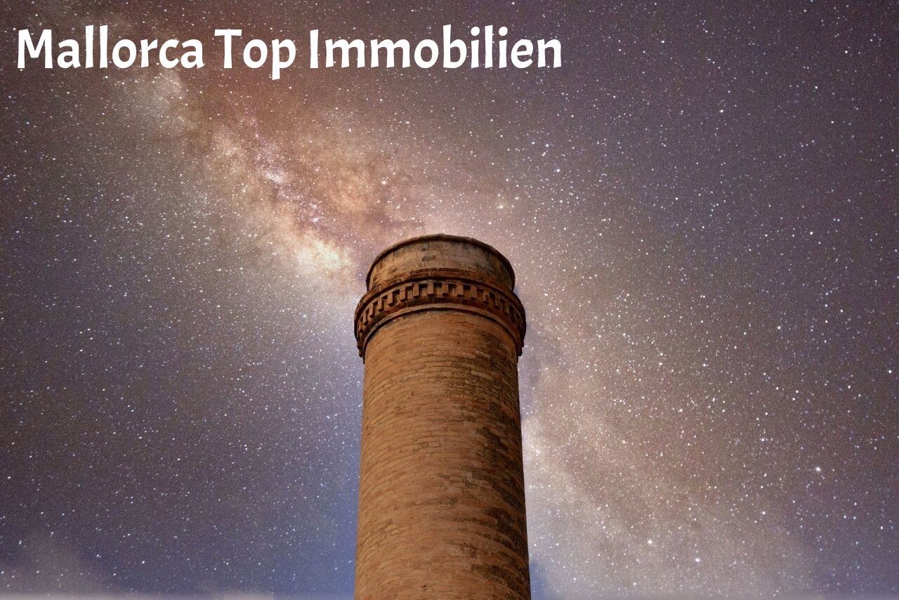 Historischer Wachturm unter Sternenhimmel – Beeindruckendes Kulturdenkmal mit authentischer Bausubstanz