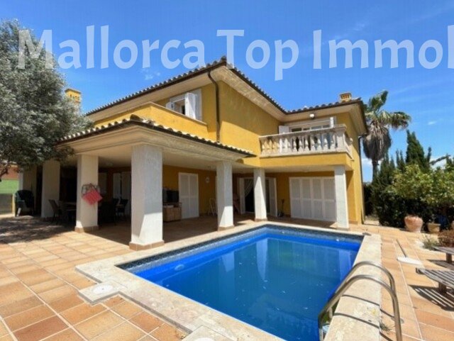 Freistehendes Turm-Chalet mit Pool Freistehendes Turm-Chalet mit Pool