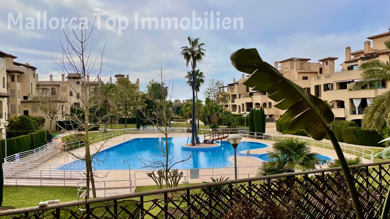 Grosszügige Wohnung in bevorzugter Wohnlage mit Pool und Garage  Grosszügige Wohnung in bevorzugter Wohnlage mit Pool und Garage